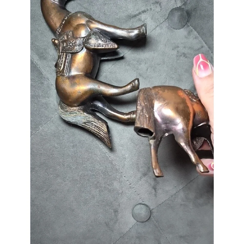 Unbranded decorative pair